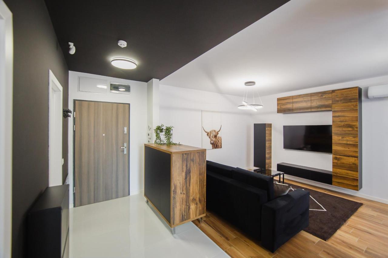 Chocolate Delight At West Residence Oradea Bagian luar foto
