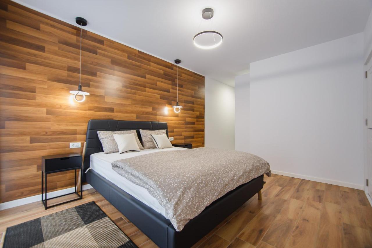 Chocolate Delight At West Residence Oradea Bagian luar foto