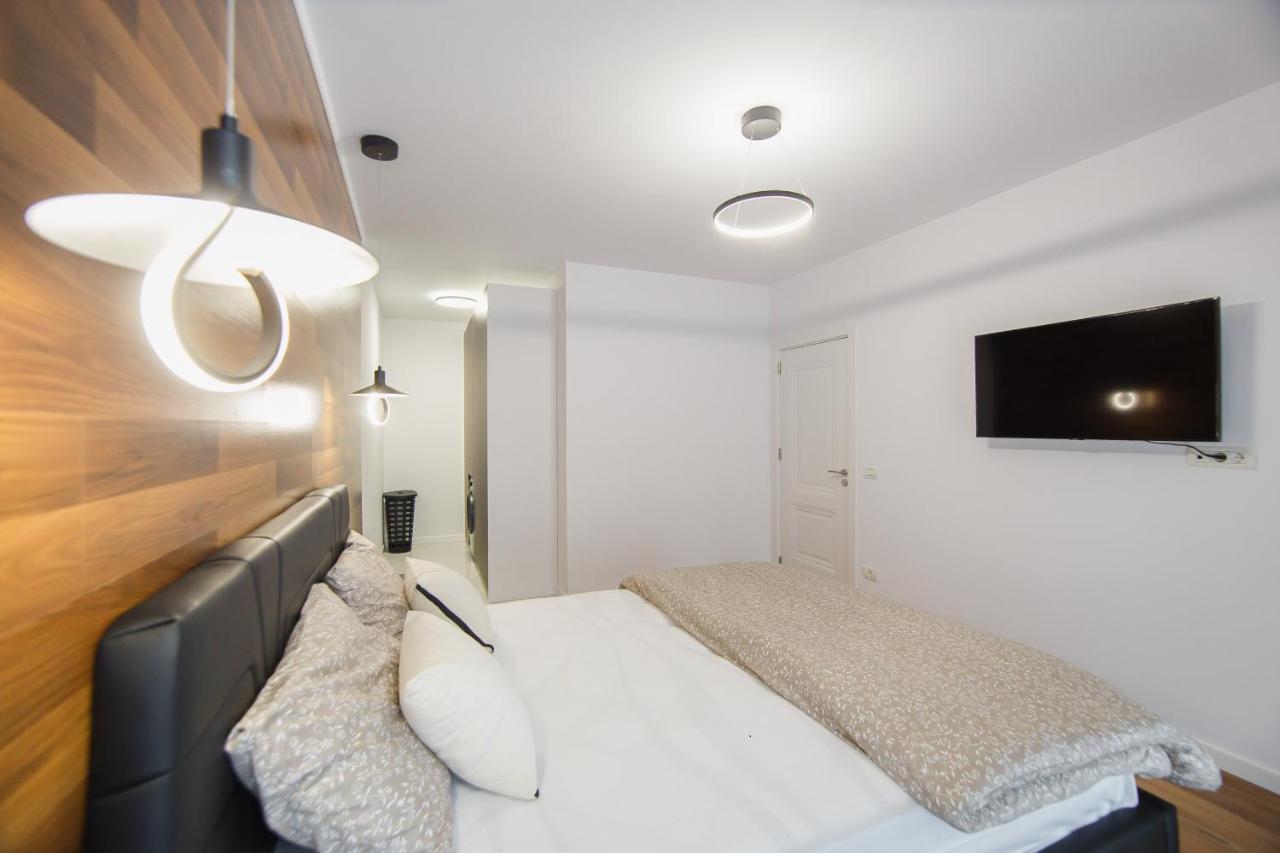 Chocolate Delight At West Residence Oradea Bagian luar foto