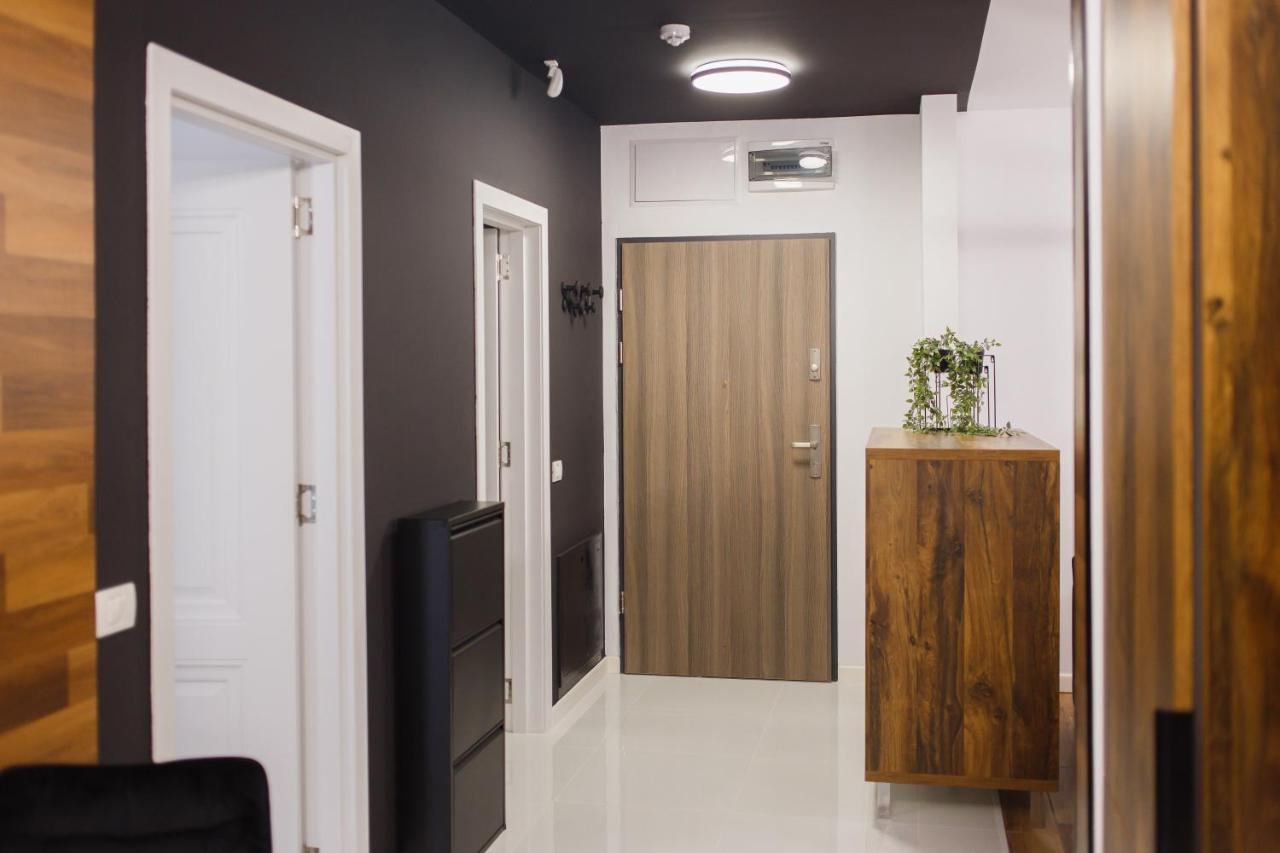 Chocolate Delight At West Residence Oradea Bagian luar foto