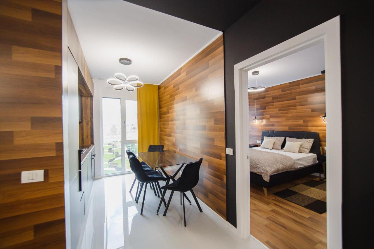 Chocolate Delight At West Residence Oradea Bagian luar foto